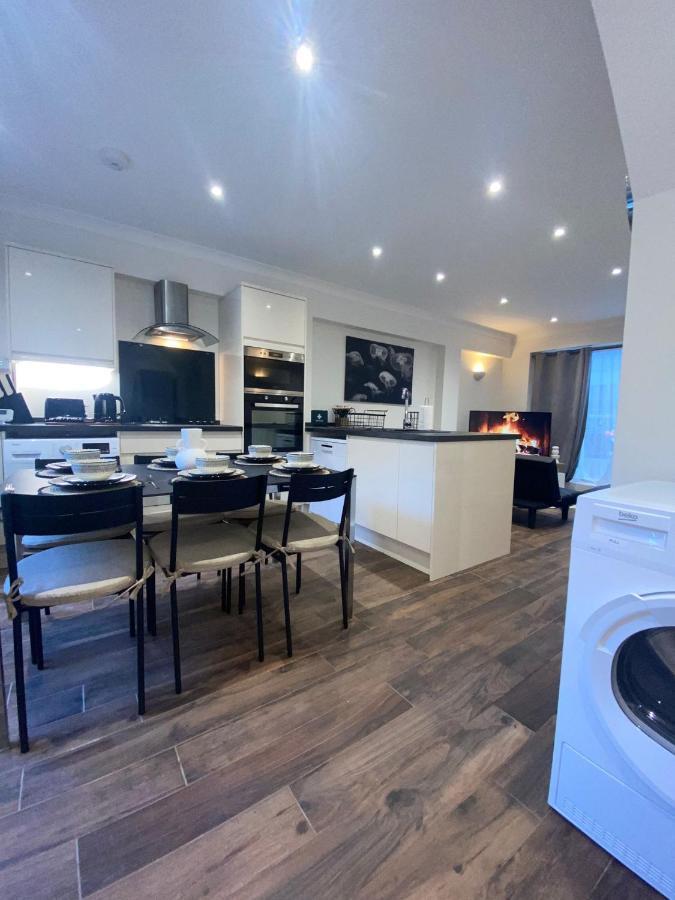 Central London, Jaccuzzi,Newbuild, 2 Bedrooms Two Baths Esterno foto